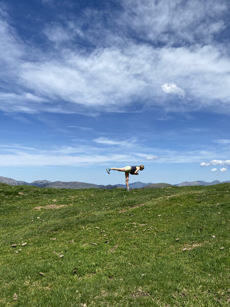 randonnée - rando - yoga - guerrier 1 - virabhadrasana 1 - hautes Pyrénées